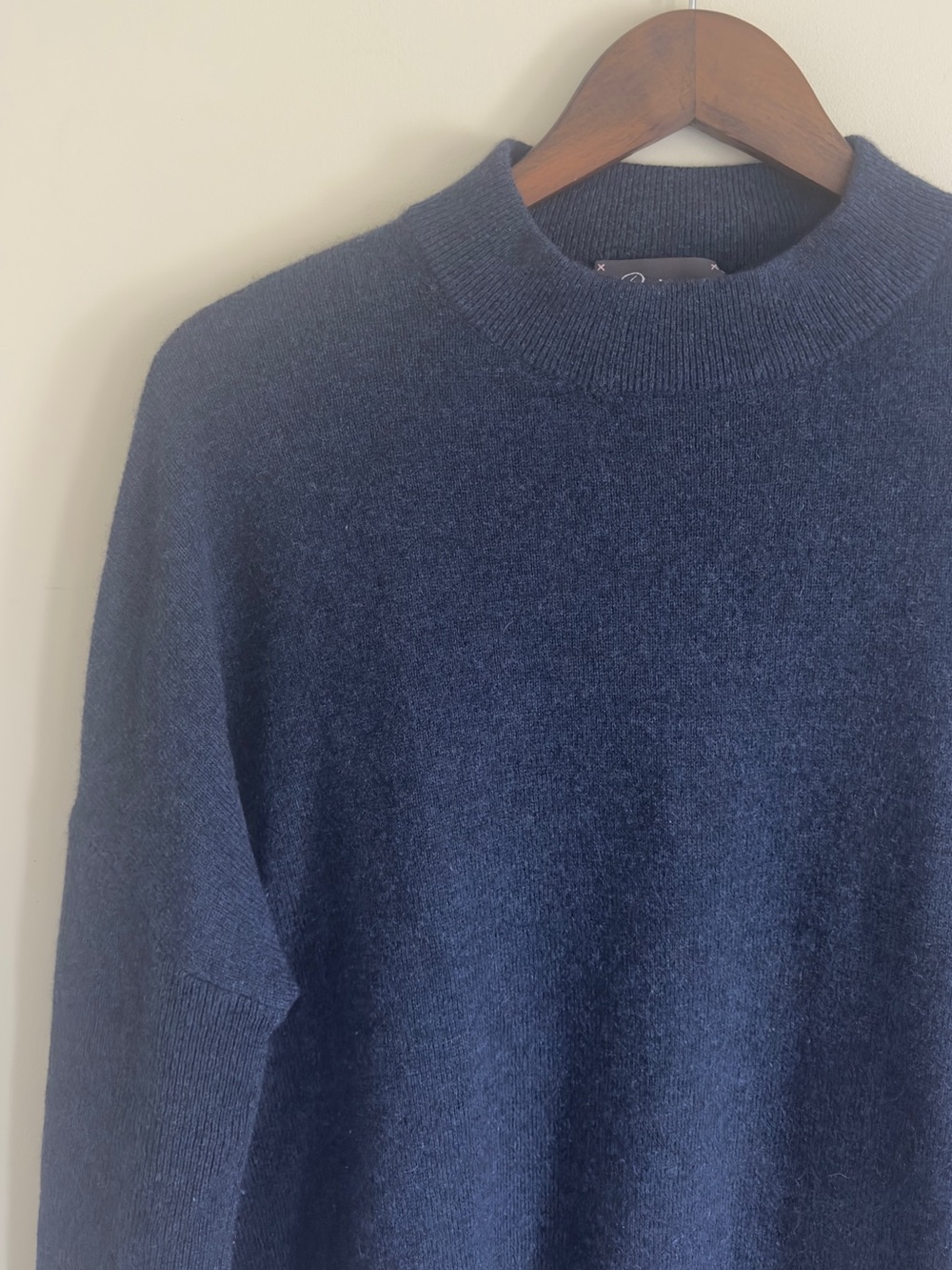 100% Cashmere Mockneck Sweater in Dark Blue